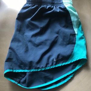 Nike Women’s Running Shorts Large
